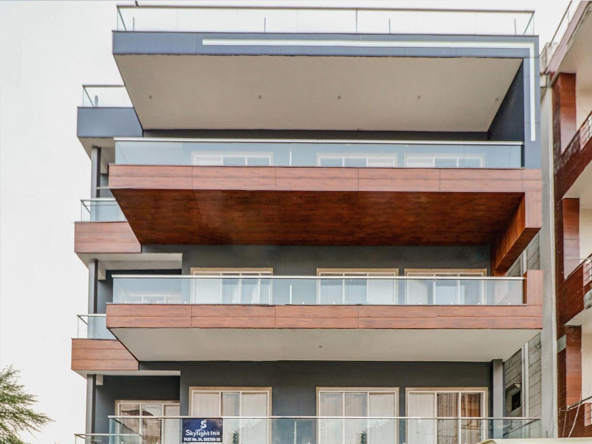 Отель Townhouse Skylight Near Medanta Hospital Гургаон Экстерьер фото